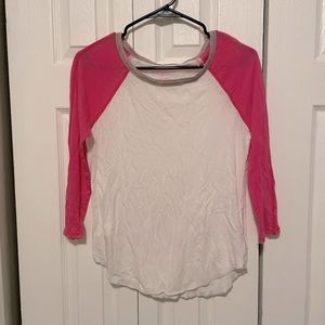 Quarter sleeve baseball tee